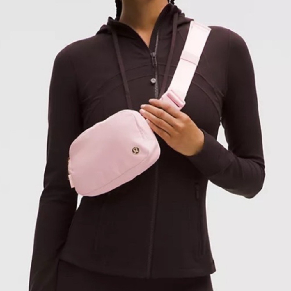 Lululemon Everywhere Belt Bag‎ 1L Blissful Pink